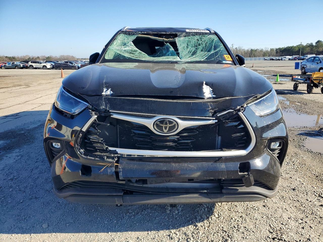2022 TOYOTA HIGHLANDER XLE photo 5