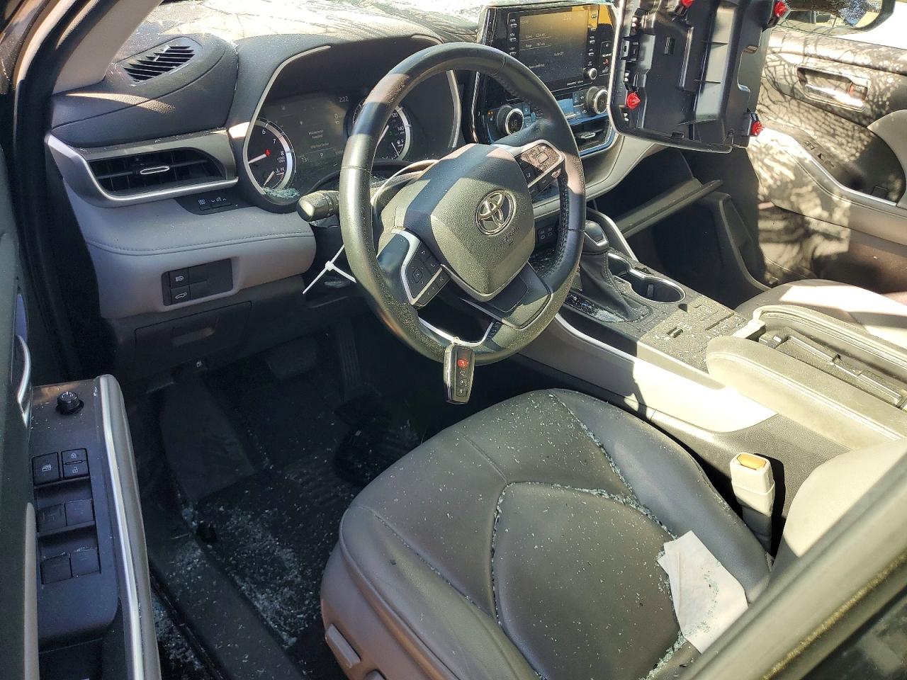 2022 TOYOTA HIGHLANDER XLE photo 8
