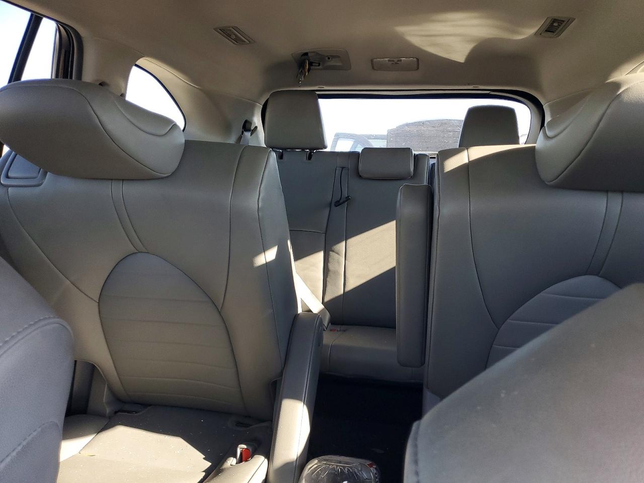 2022 TOYOTA HIGHLANDER XLE photo 10