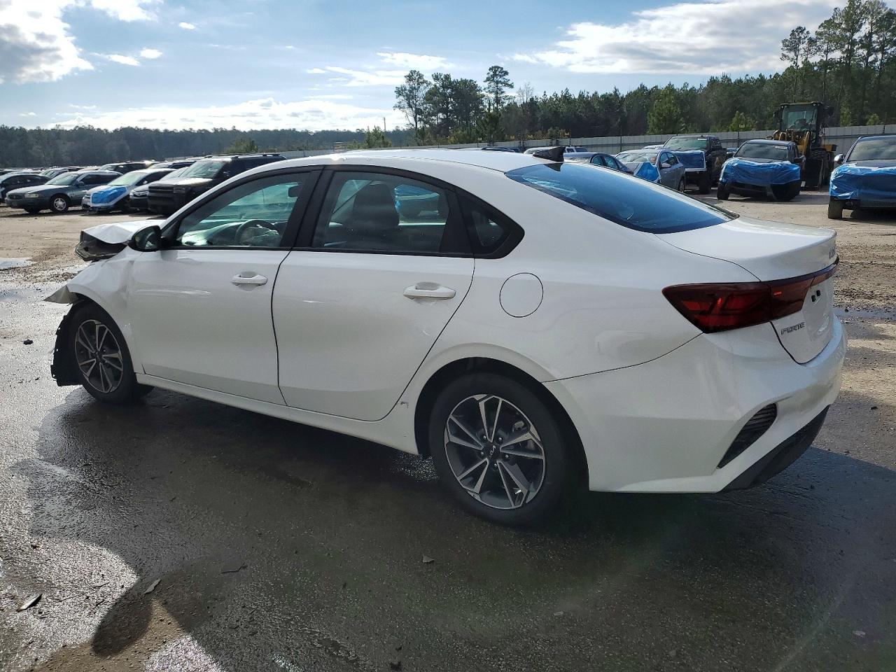 2023 KIA FORTE LXS photo 2