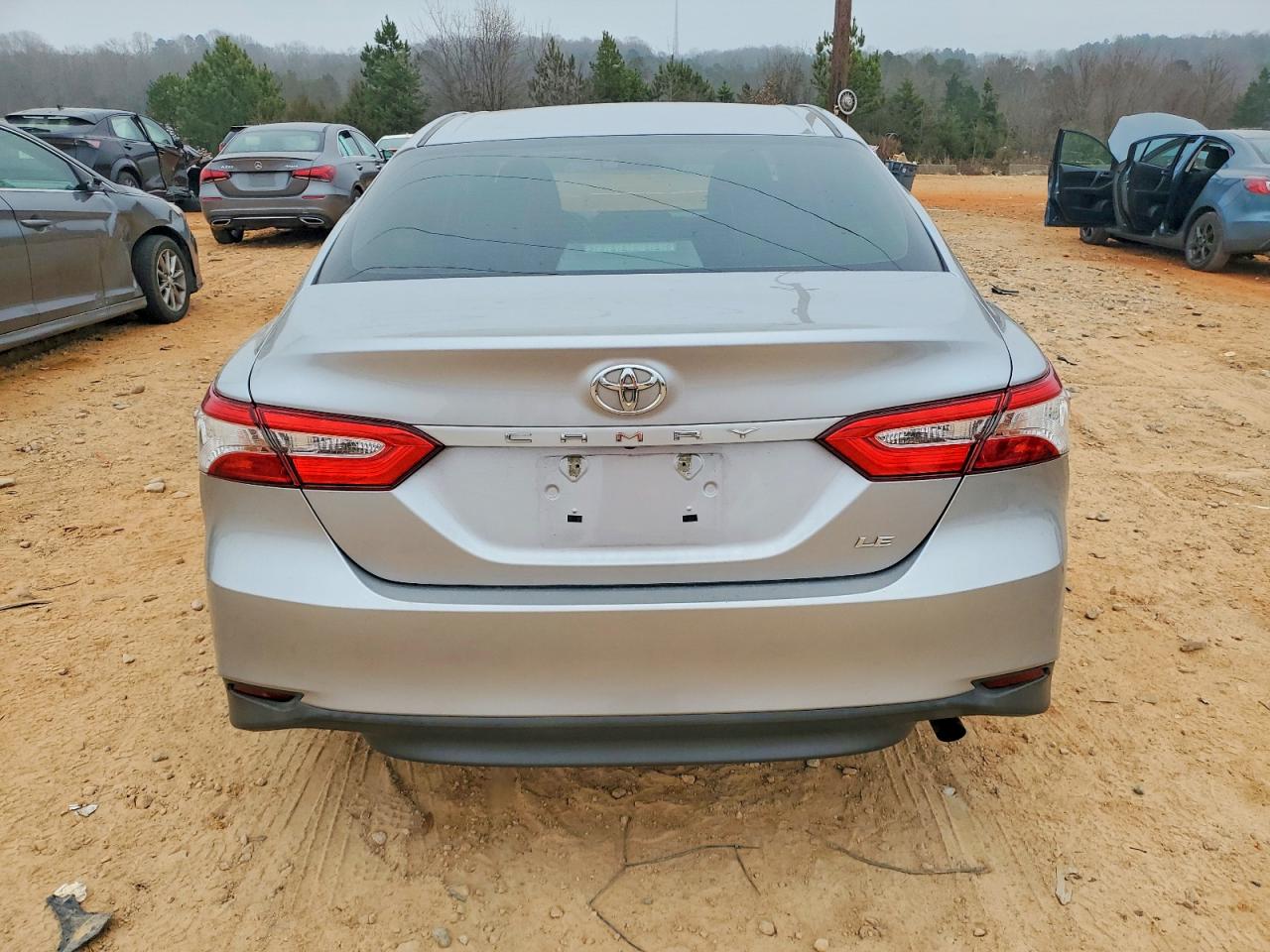2018 TOYOTA CAMRY L photo 6