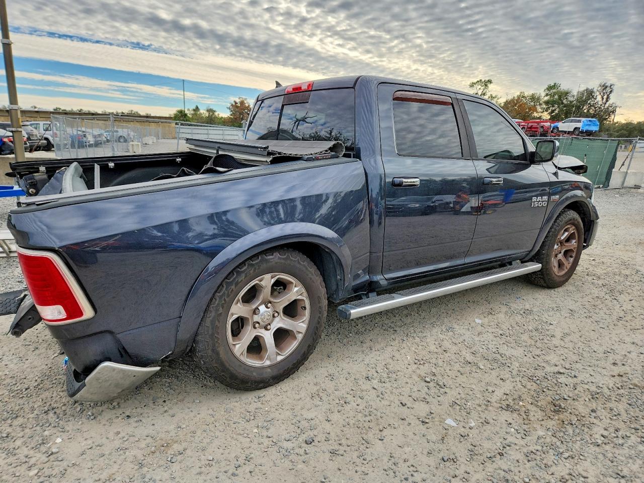 2016 RAM 1500 LARAMIE photo 5