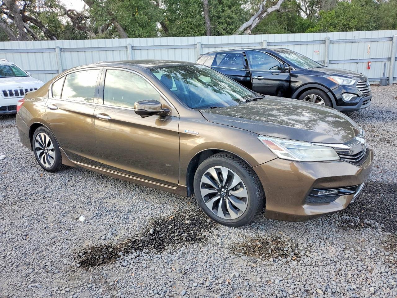2017 HONDA ACCORD TOURING HYBRID photo 4