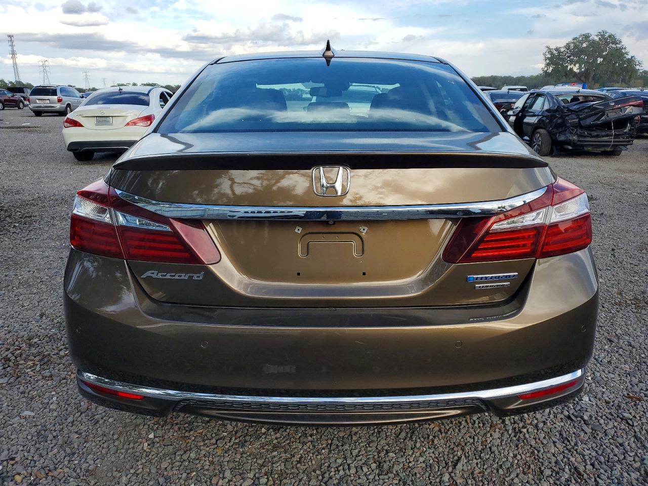 2017 HONDA ACCORD TOURING HYBRID photo 6