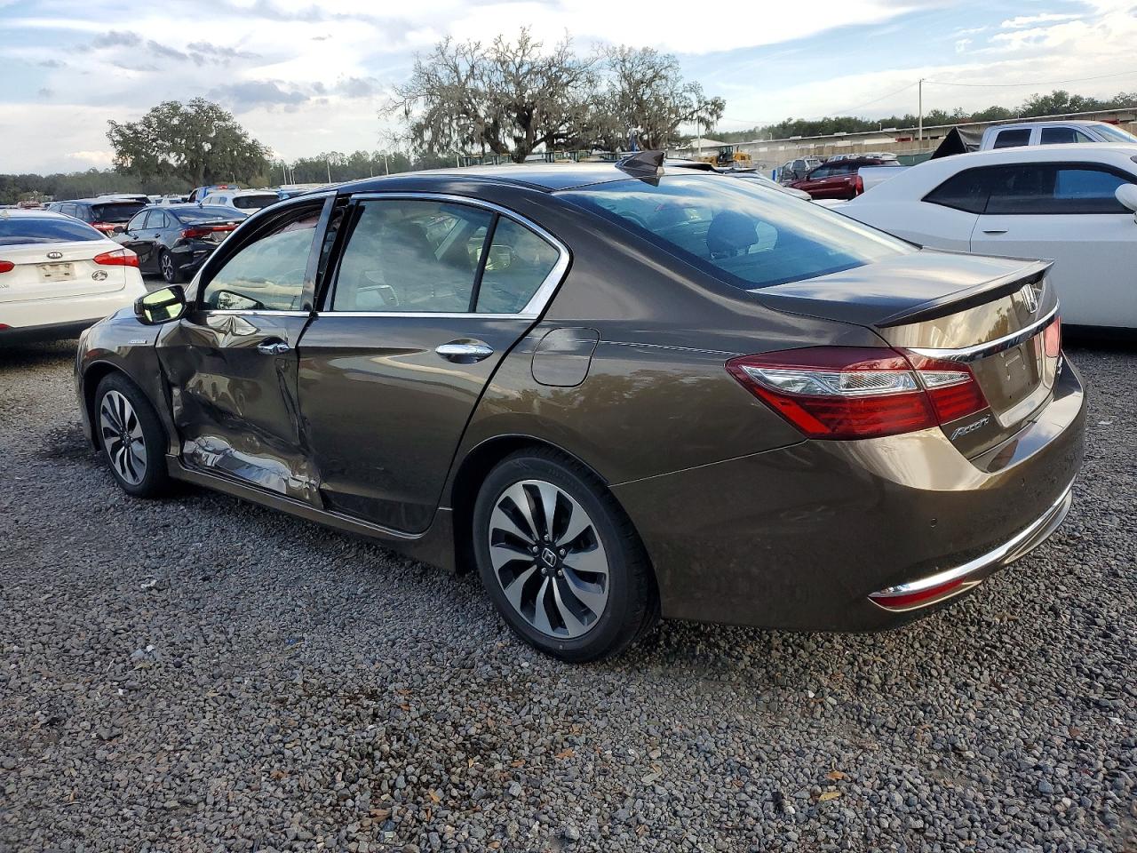 2017 HONDA ACCORD TOURING HYBRID photo 2