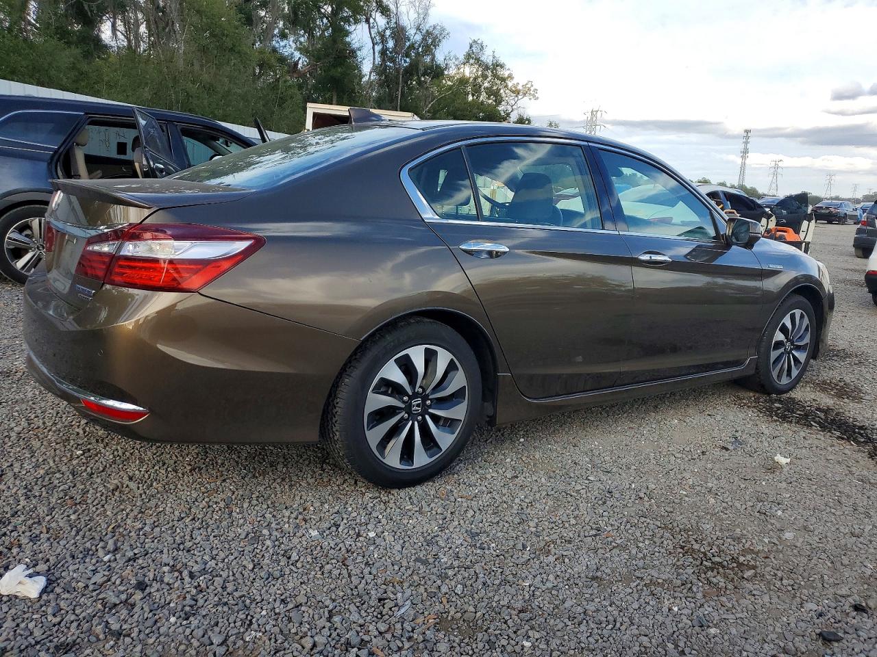 2017 HONDA ACCORD TOURING HYBRID photo 3