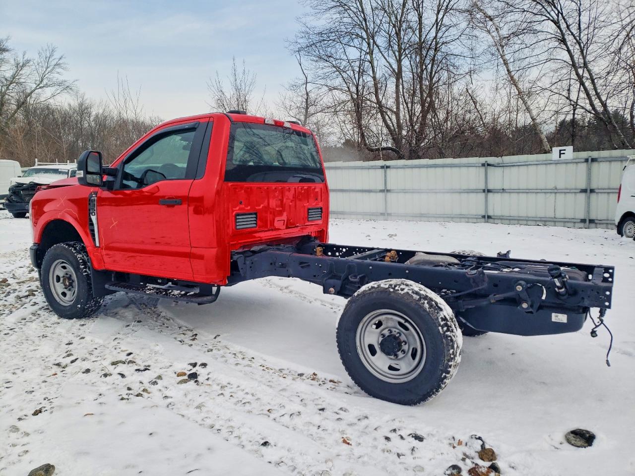 2024 FORD F350 SUPER DUTY TRUCK CAB AND CHASSIS photo 4