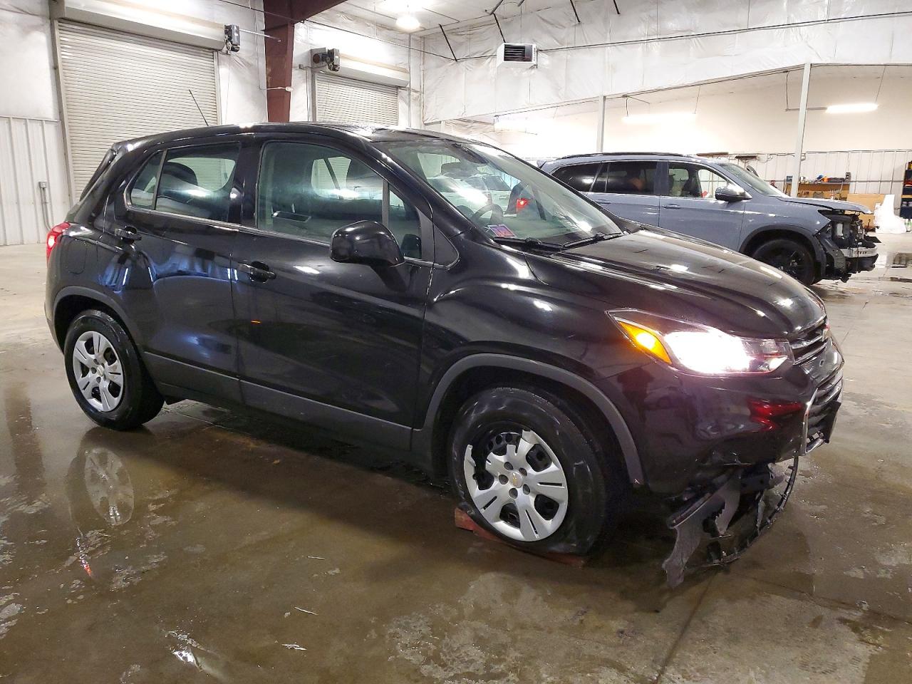 2017 CHEVROLET TRAX LS photo 4