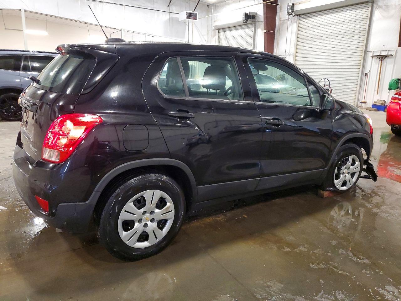 2017 CHEVROLET TRAX LS photo 3