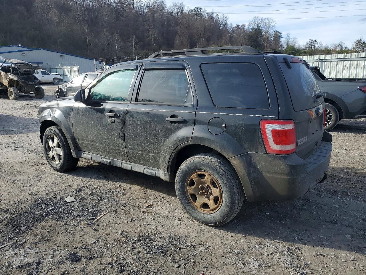 2011 FORD ESCAPE XLT photo 2