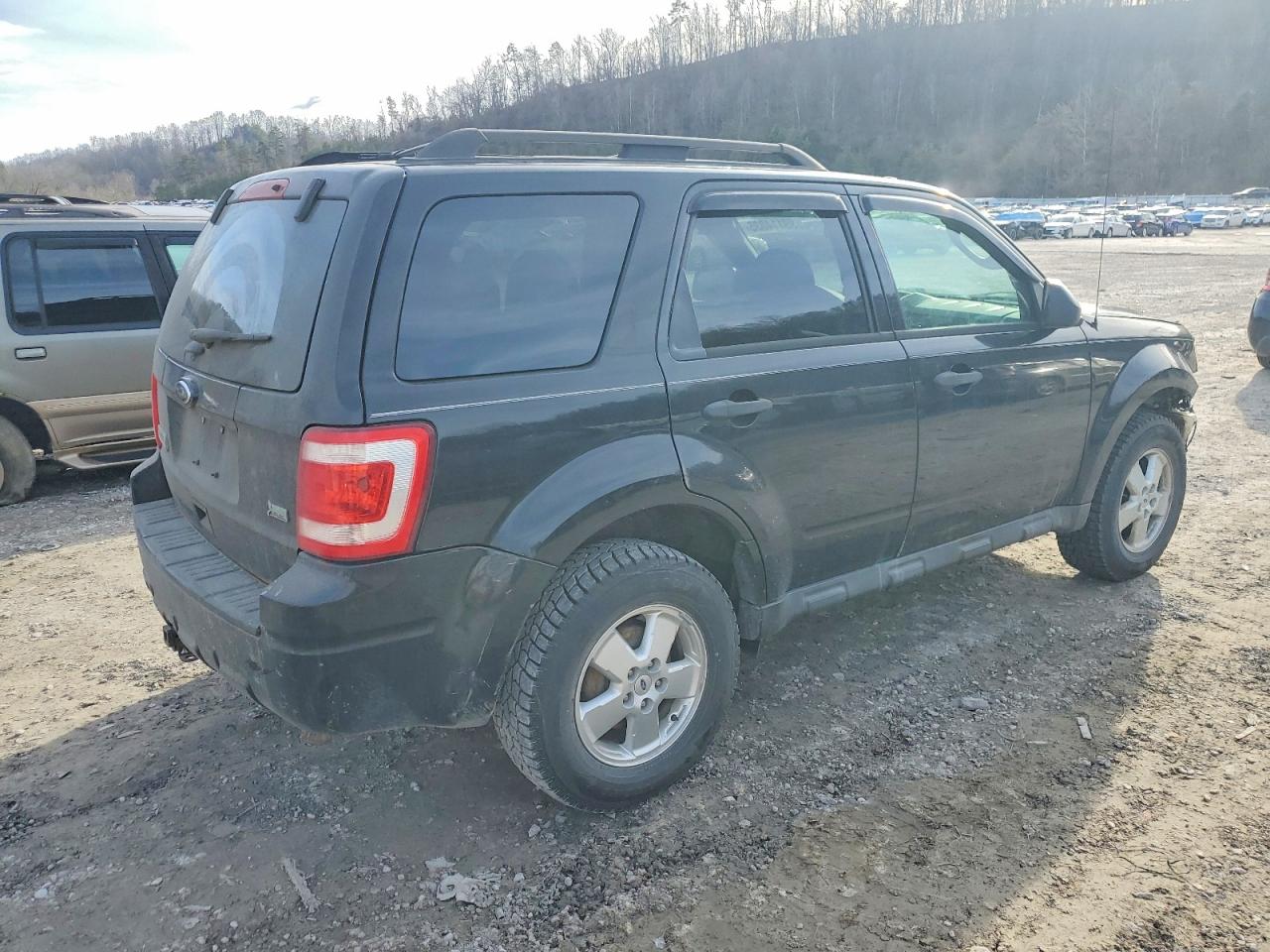2011 FORD ESCAPE XLT photo 3