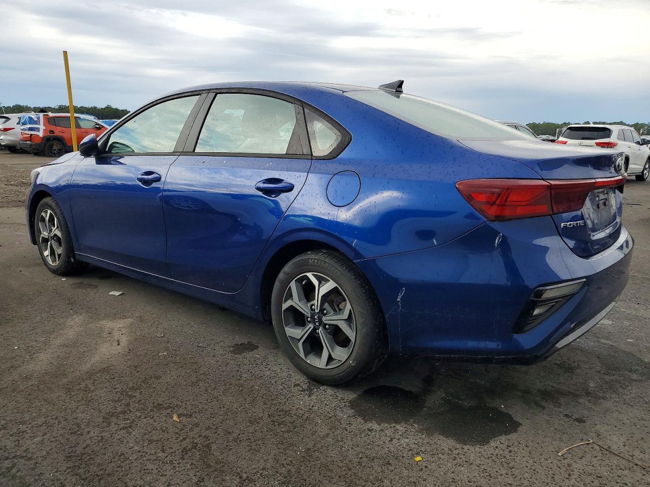 2021 KIA FORTE FE photo 2