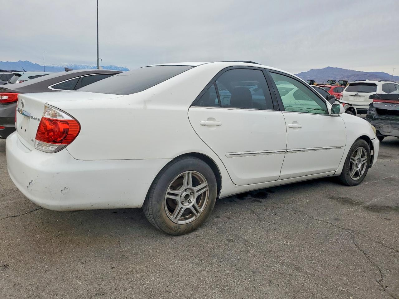 2005 TOYOTA CAMRY photo 3