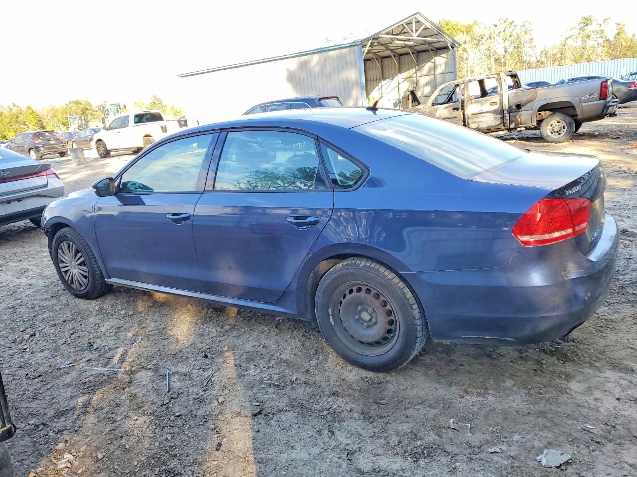 2015 VOLKSWAGEN PASSAT S photo 2