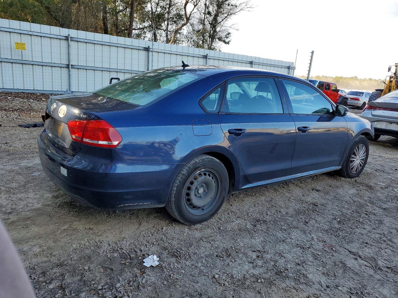 2015 VOLKSWAGEN PASSAT S photo 3