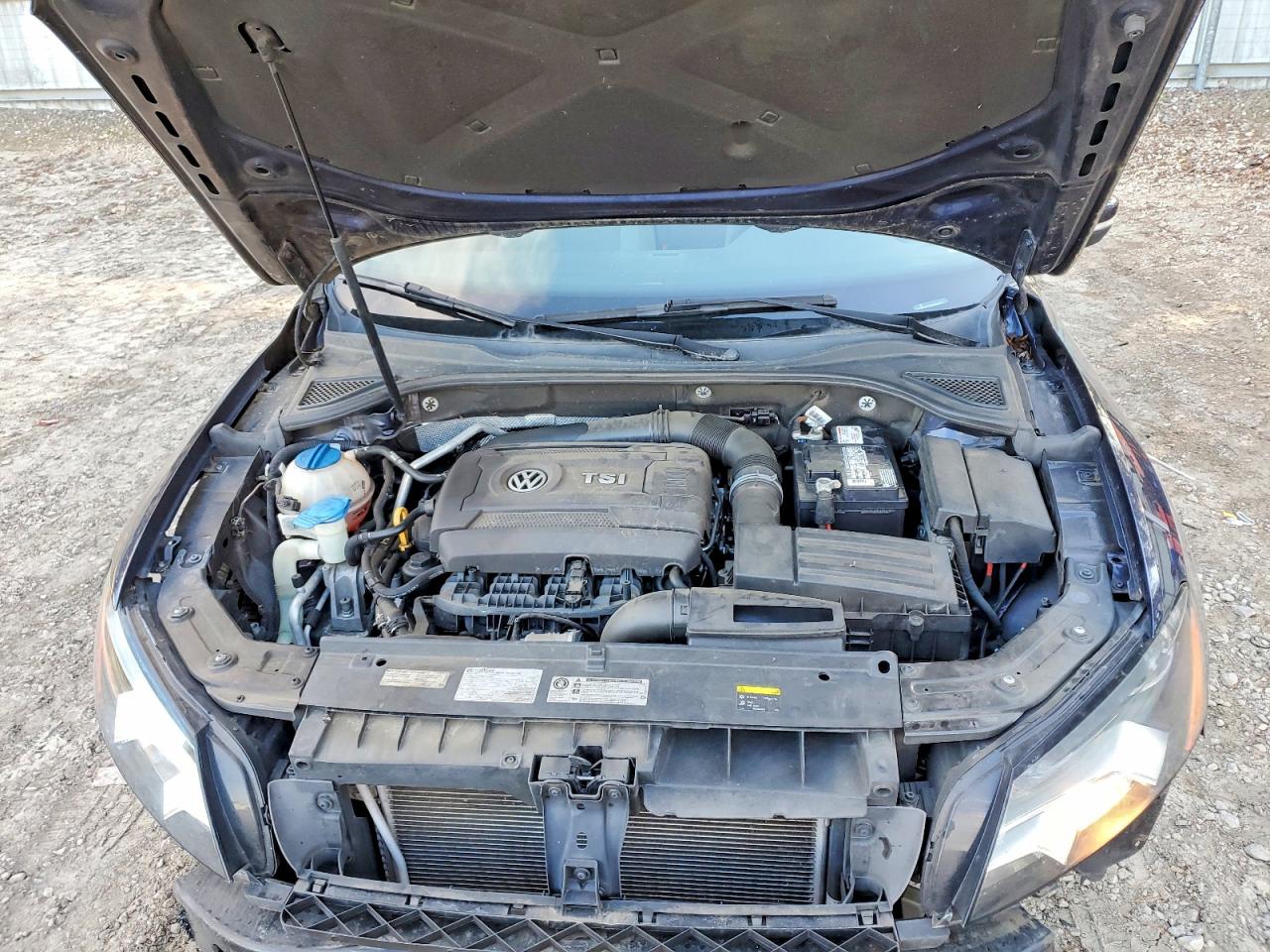 2015 VOLKSWAGEN PASSAT S photo 11