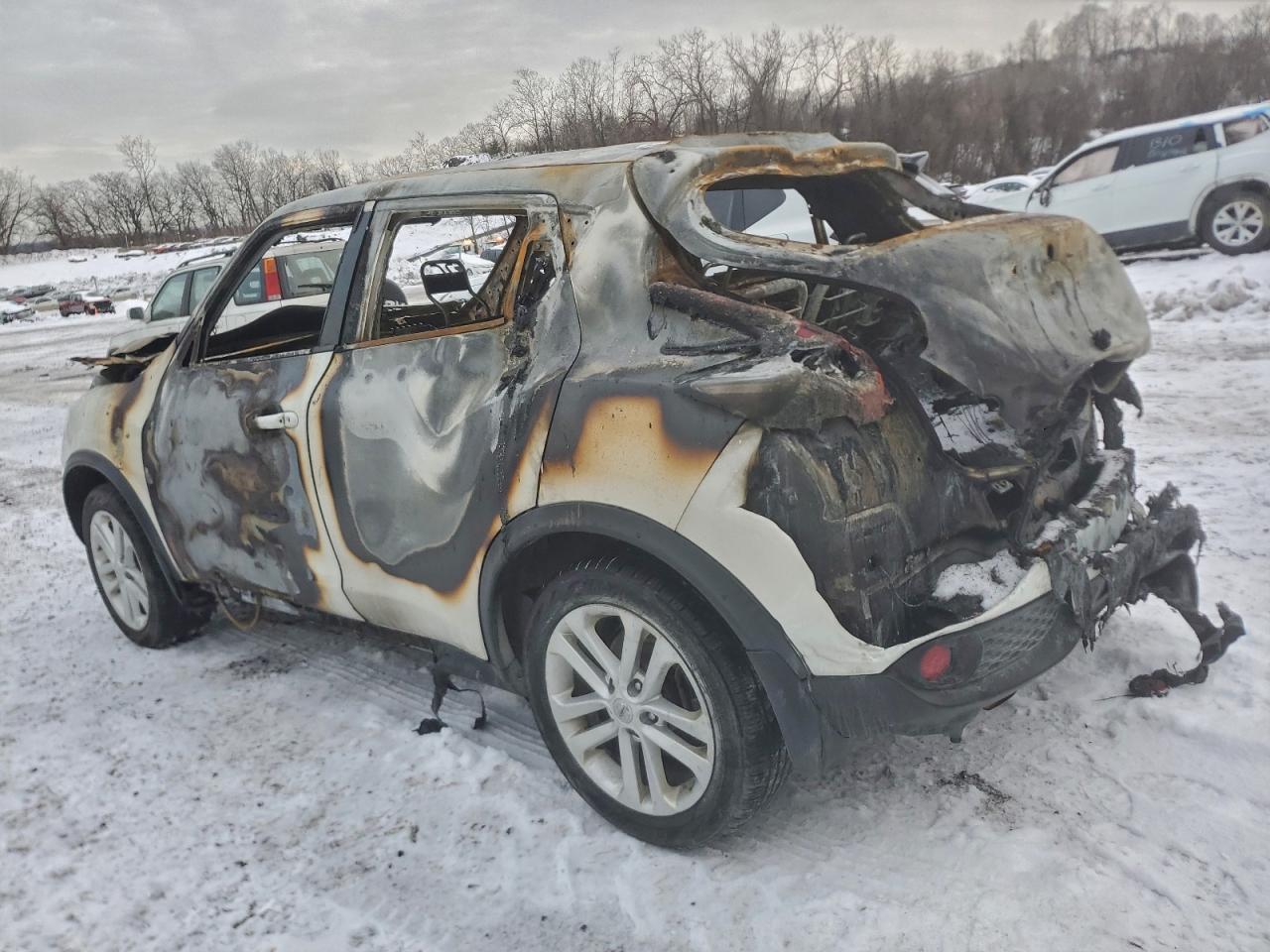 2015 NISSAN JUKE S photo 2