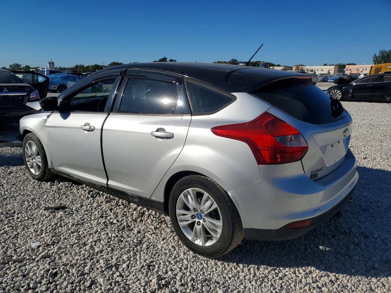 2013 FORD FOCUS SE photo 2