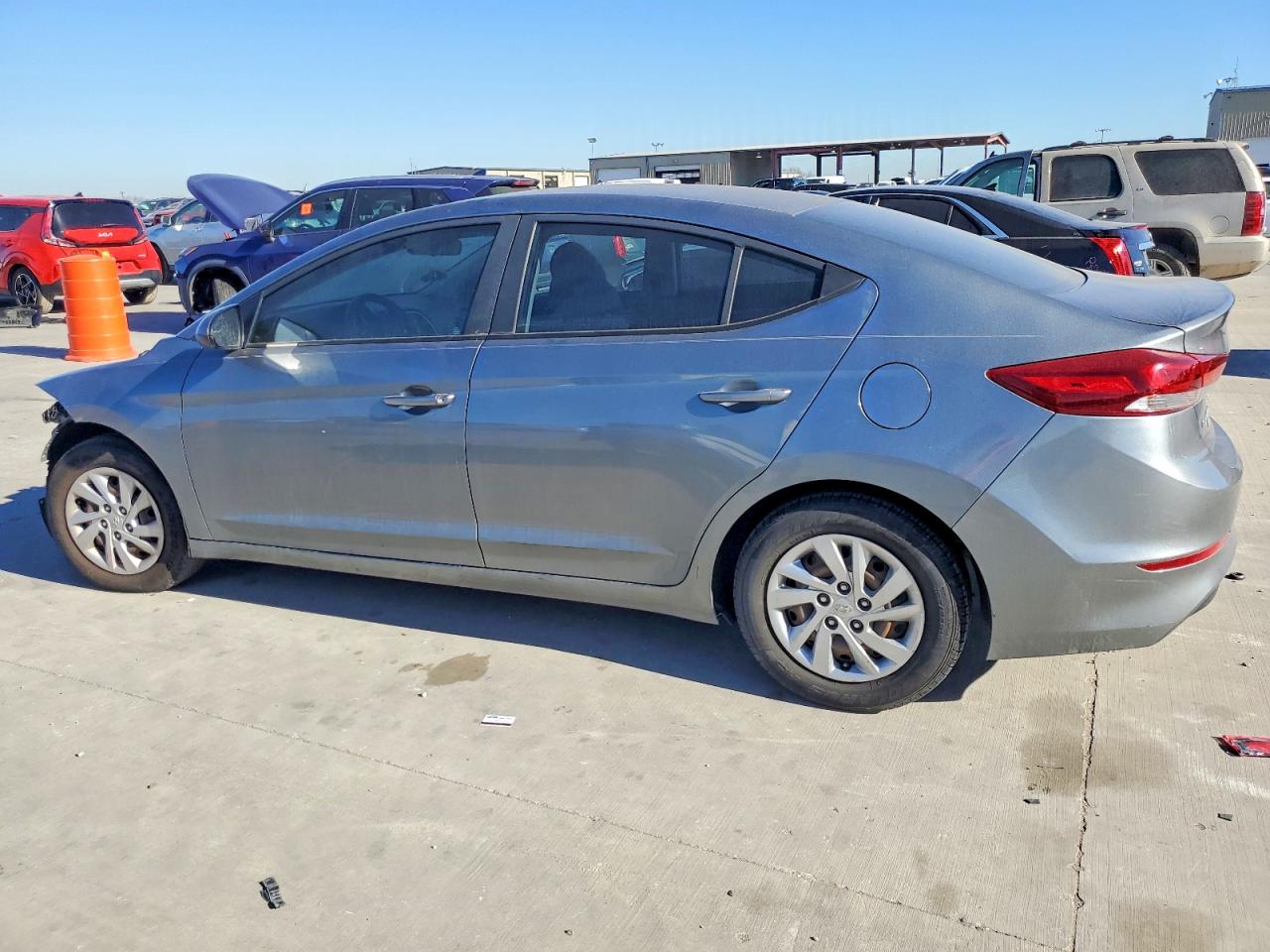 2018 HYUNDAI ELANTRA SE photo 2