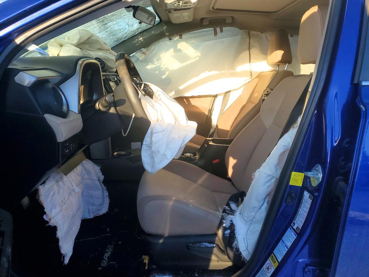 2015 TOYOTA RAV4 XLE photo 7