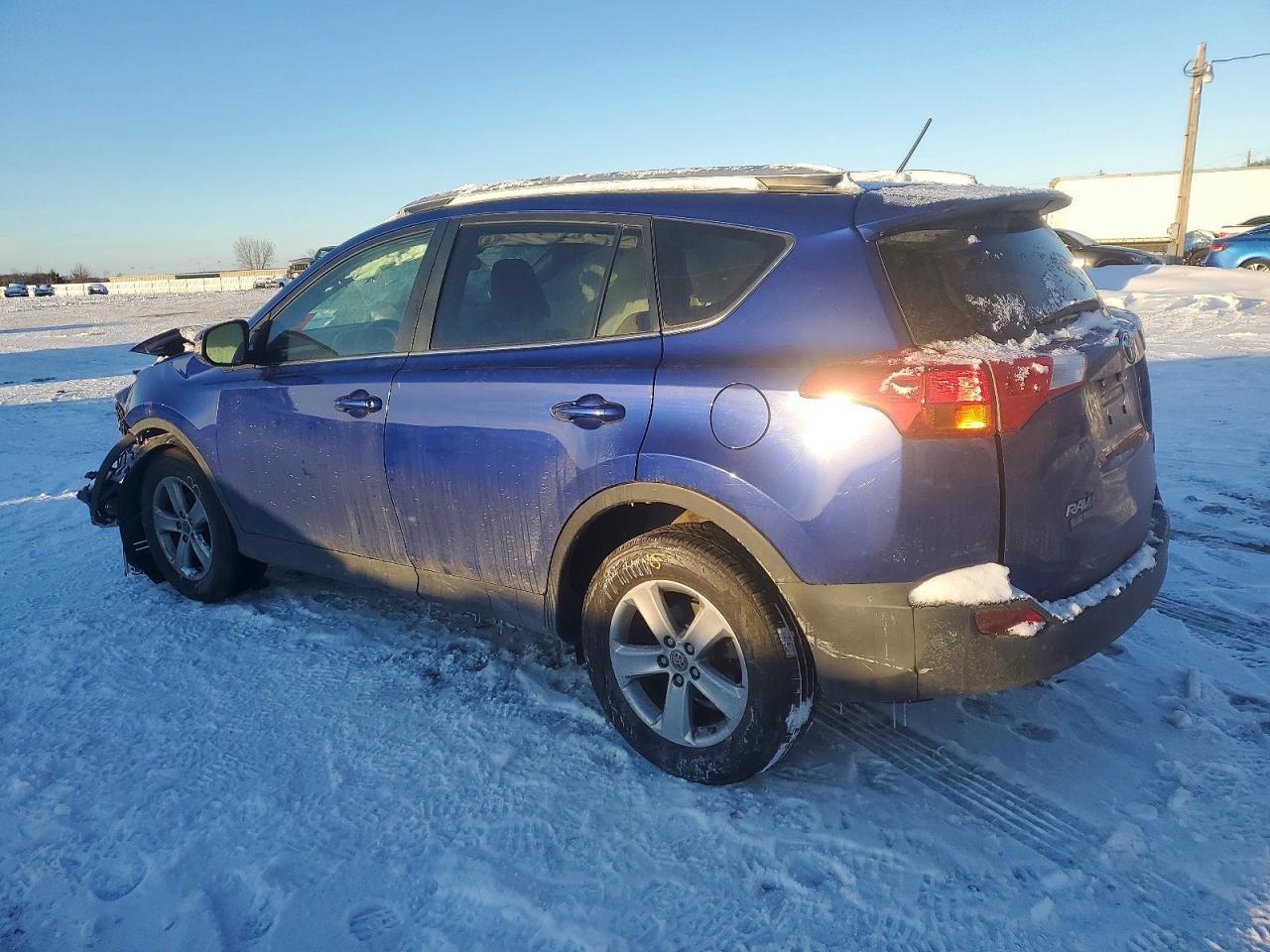 2015 TOYOTA RAV4 XLE photo 2