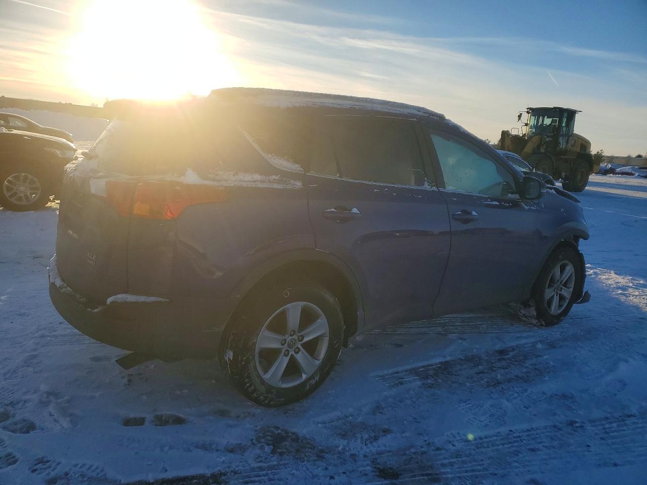 2015 TOYOTA RAV4 XLE photo 3