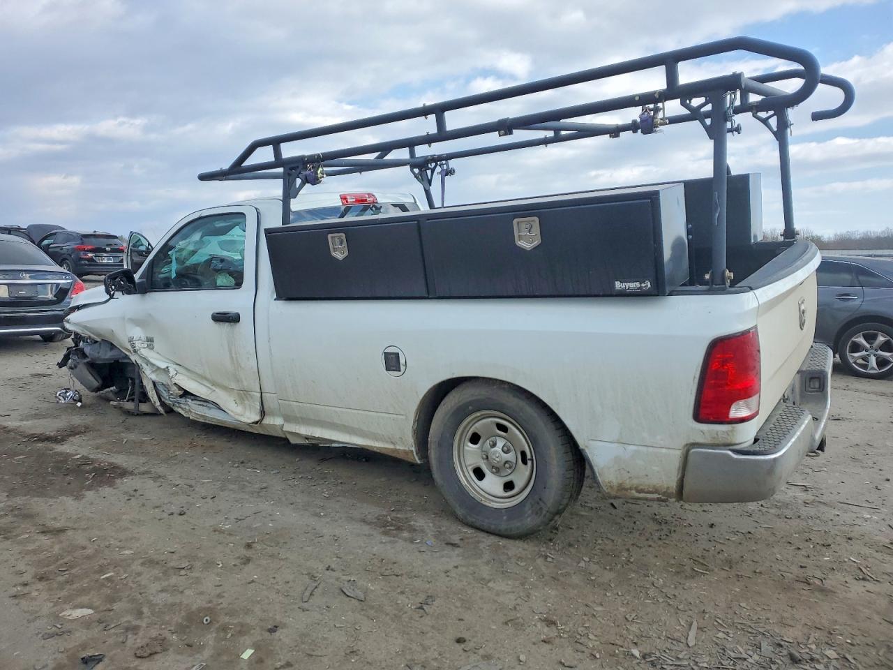 2023 RAM 1500 CLASSIC TRADESMAN photo 2