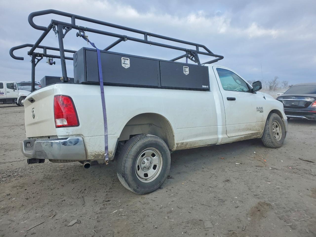 2023 RAM 1500 CLASSIC TRADESMAN photo 3