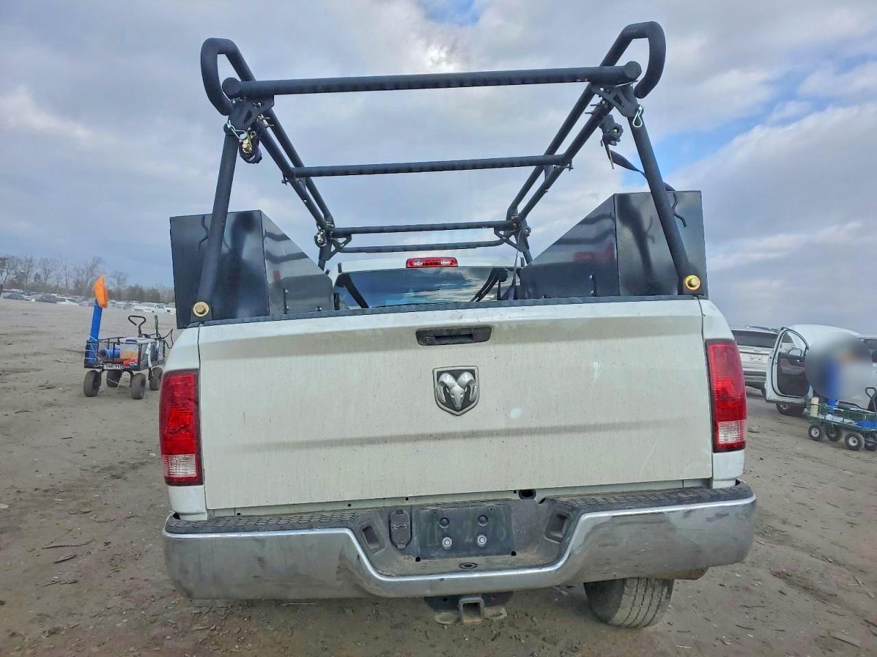 2023 RAM 1500 CLASSIC TRADESMAN photo 6