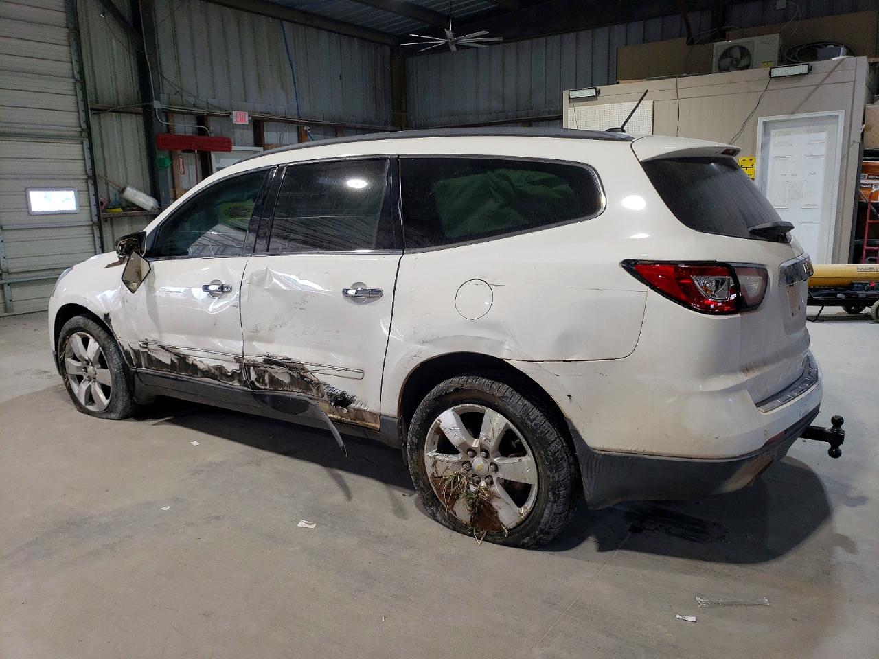 2014 CHEVROLET TRAVERSE LTZ photo 2