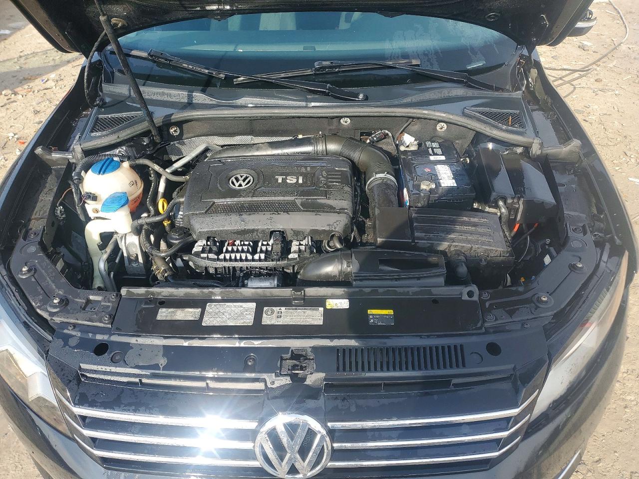 2015 VOLKSWAGEN PASSAT S photo 11