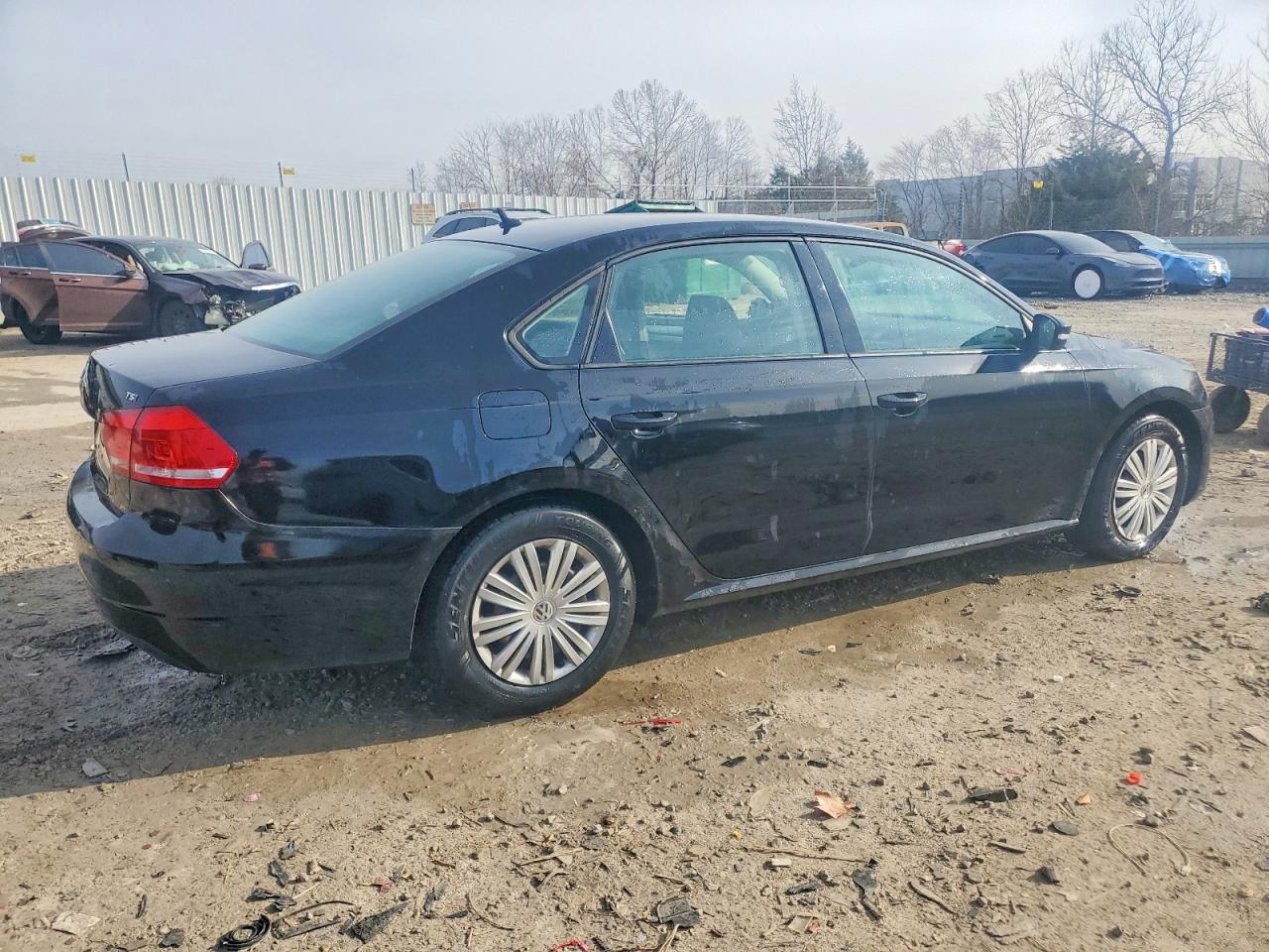 2015 VOLKSWAGEN PASSAT S photo 3