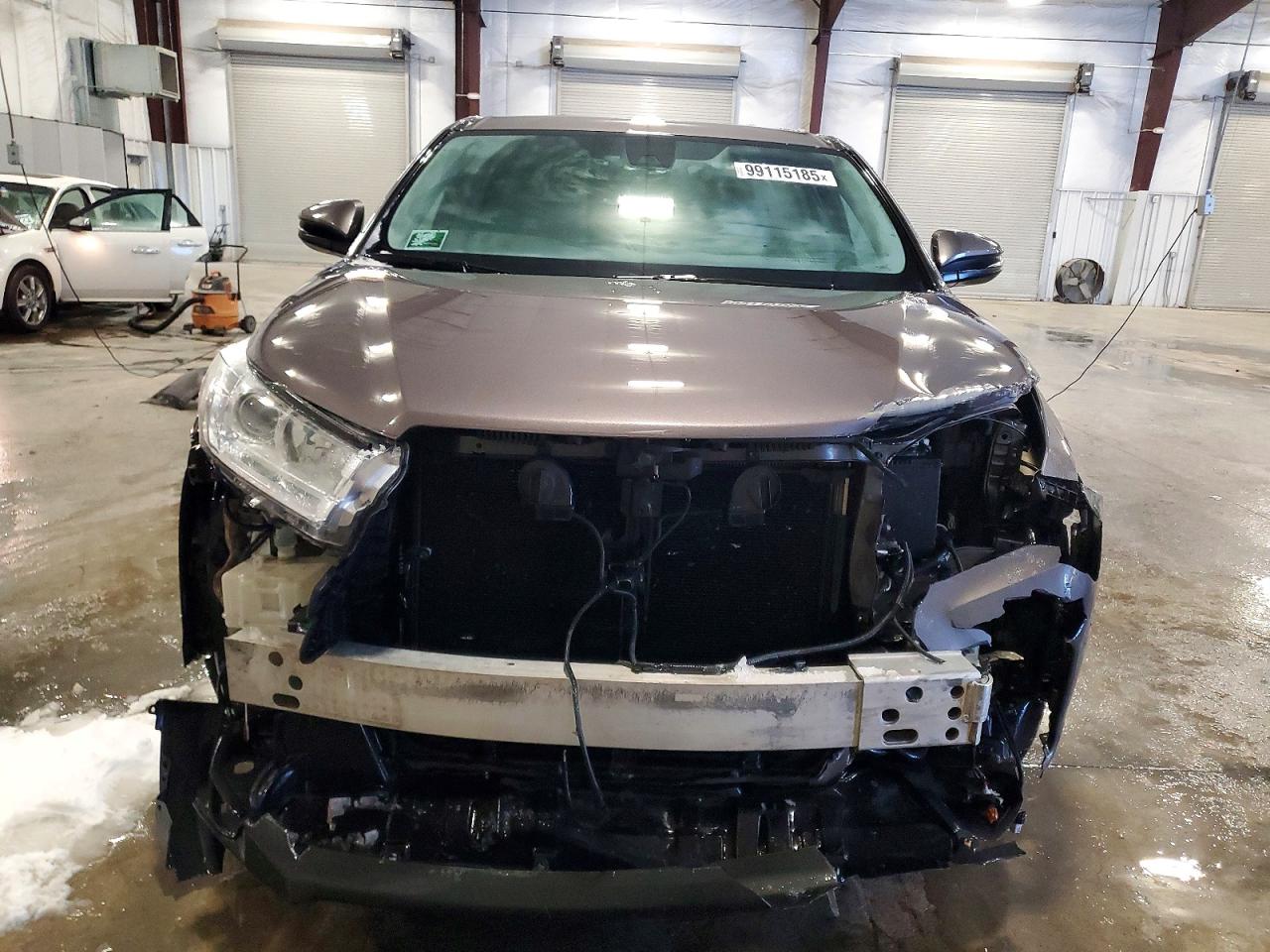 2017 TOYOTA HIGHLANDER LE photo 5