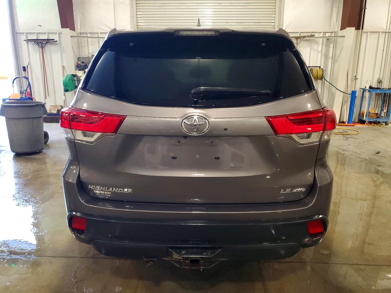2017 TOYOTA HIGHLANDER LE photo 6