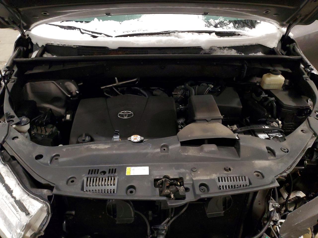 2017 TOYOTA HIGHLANDER LE photo 12
