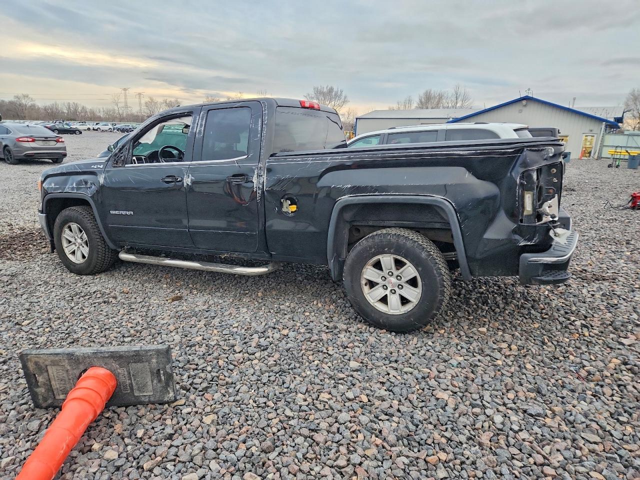 2014 GMC SIERRA K1500 SLE photo 2