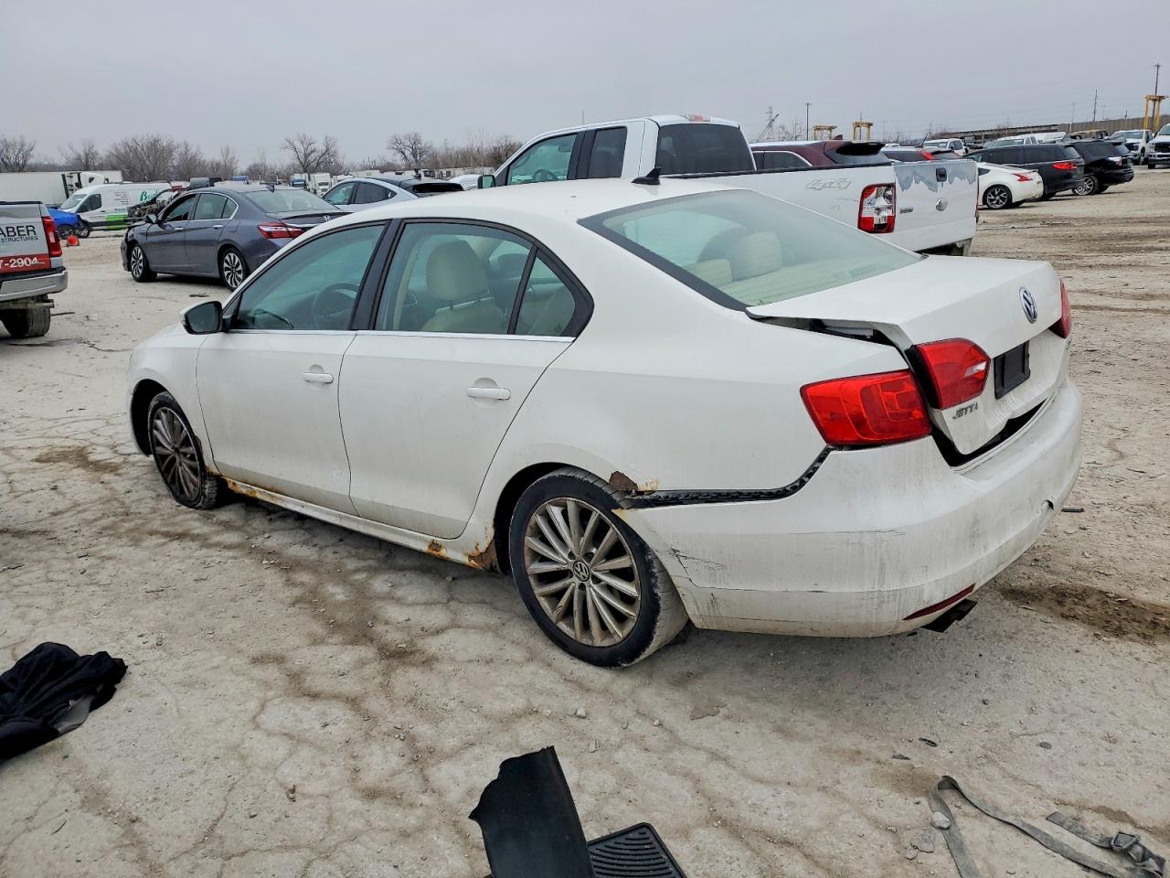 2011 VOLKSWAGEN JETTA photo 3