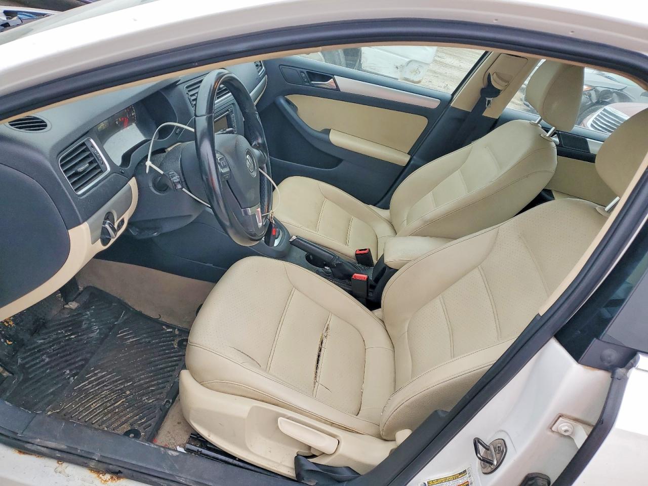 2011 VOLKSWAGEN JETTA photo 13
