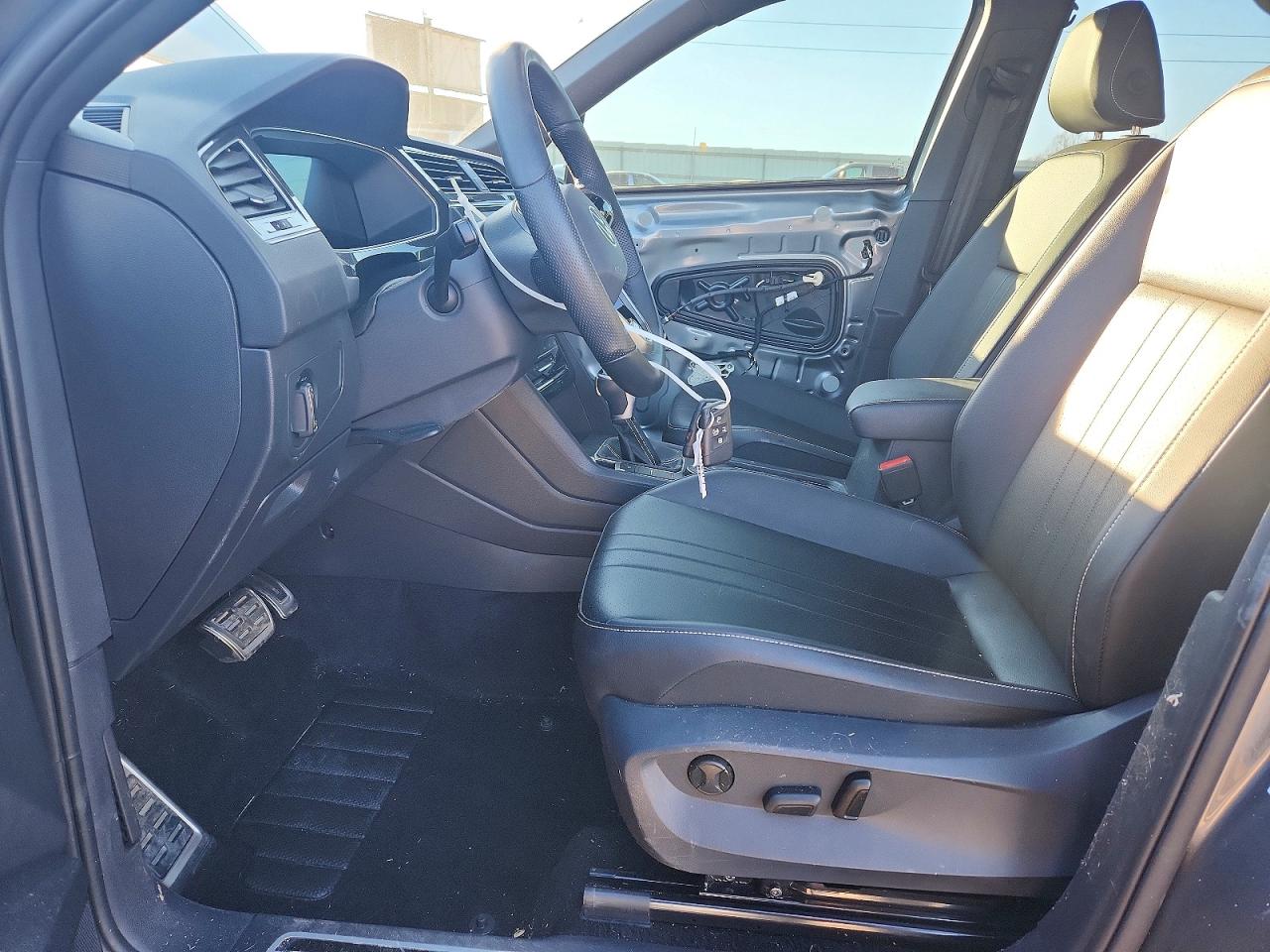 2024 VOLKSWAGEN TIGUAN SE R-LINE BLACK photo 7