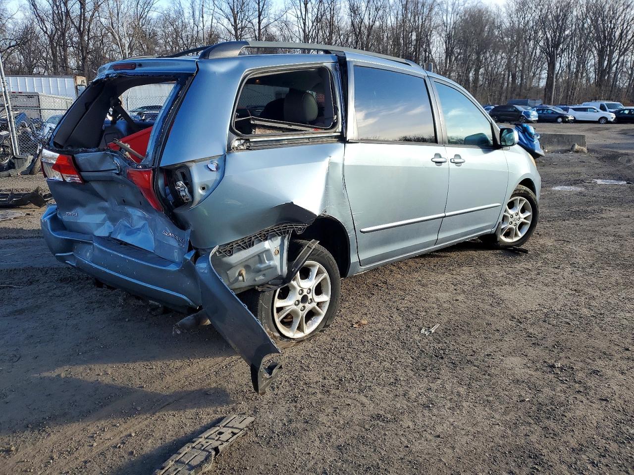 2004 TOYOTA SIENNA XLE photo 7