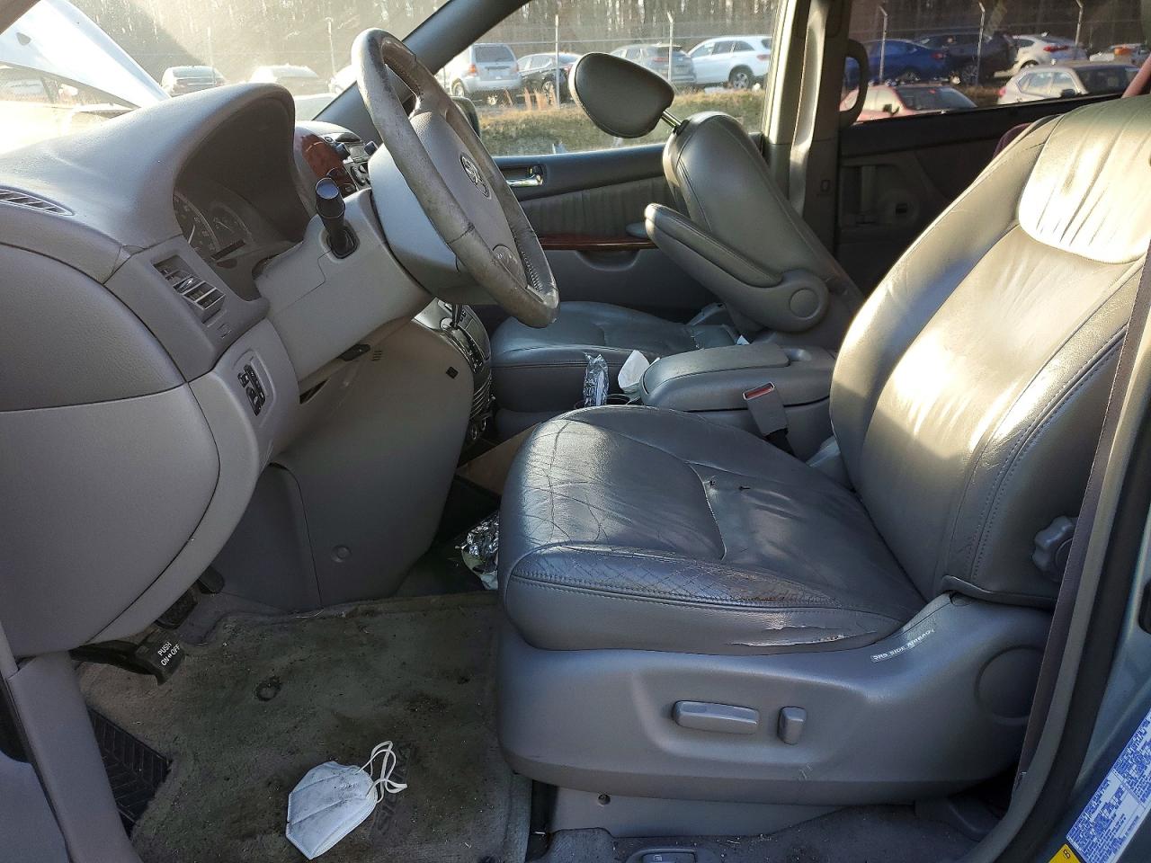 2004 TOYOTA SIENNA XLE photo 19