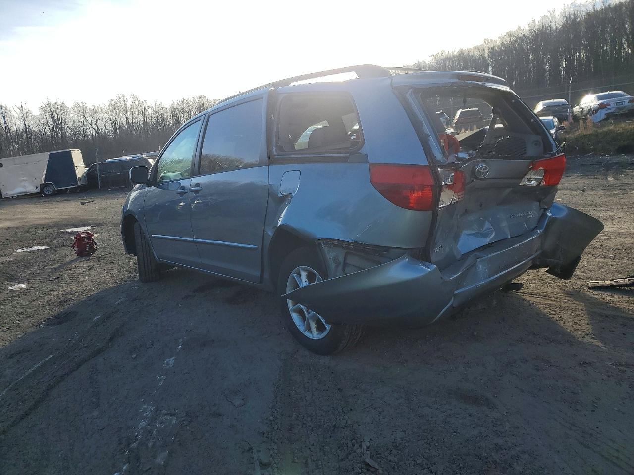 2004 TOYOTA SIENNA XLE photo 4