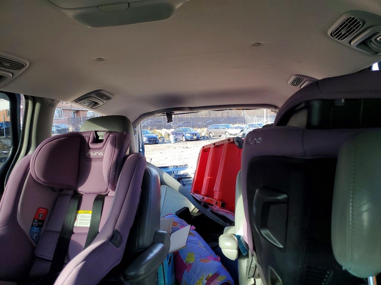 2004 TOYOTA SIENNA XLE photo 28