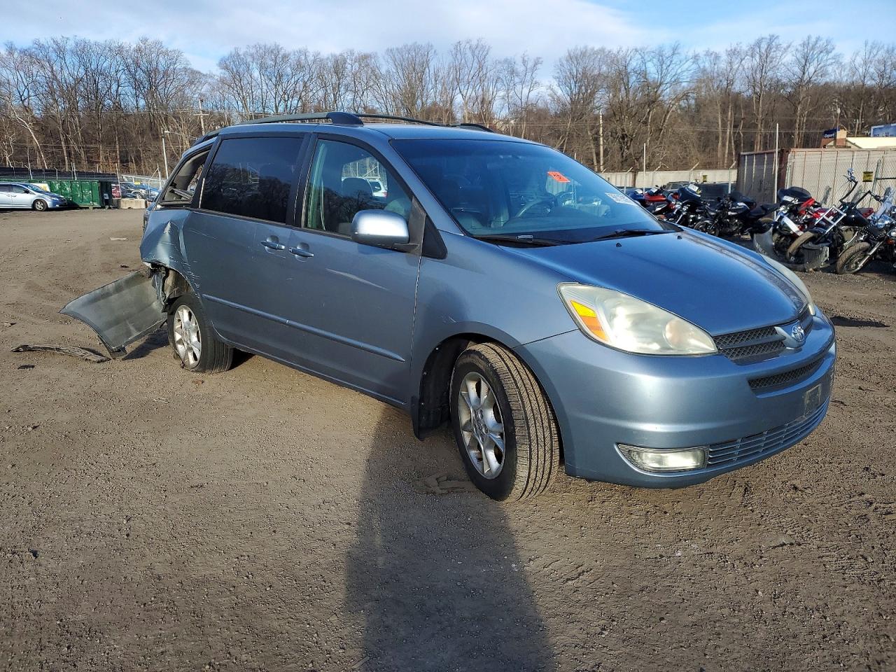 2004 TOYOTA SIENNA XLE photo 10