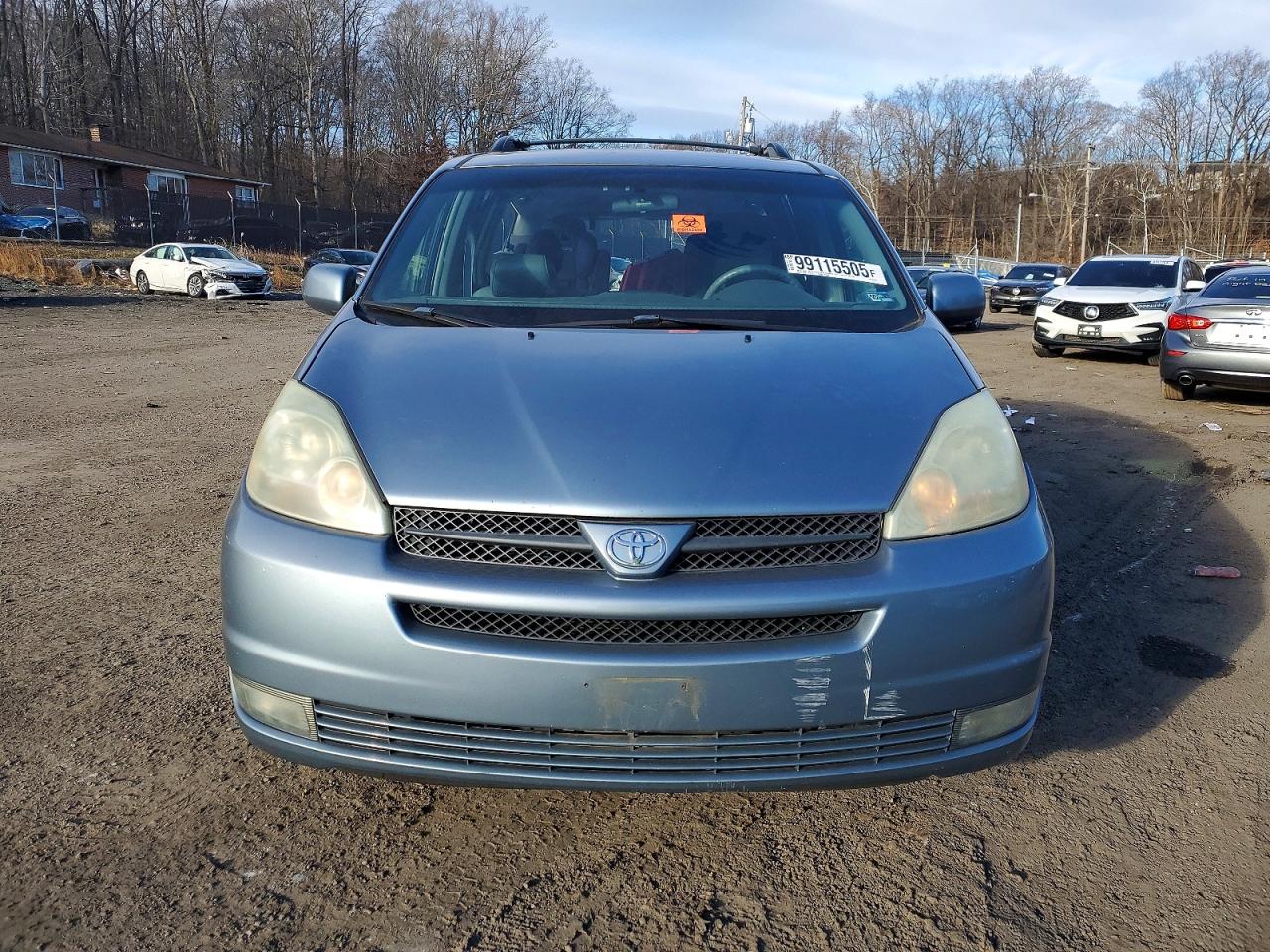 2004 TOYOTA SIENNA XLE photo 13