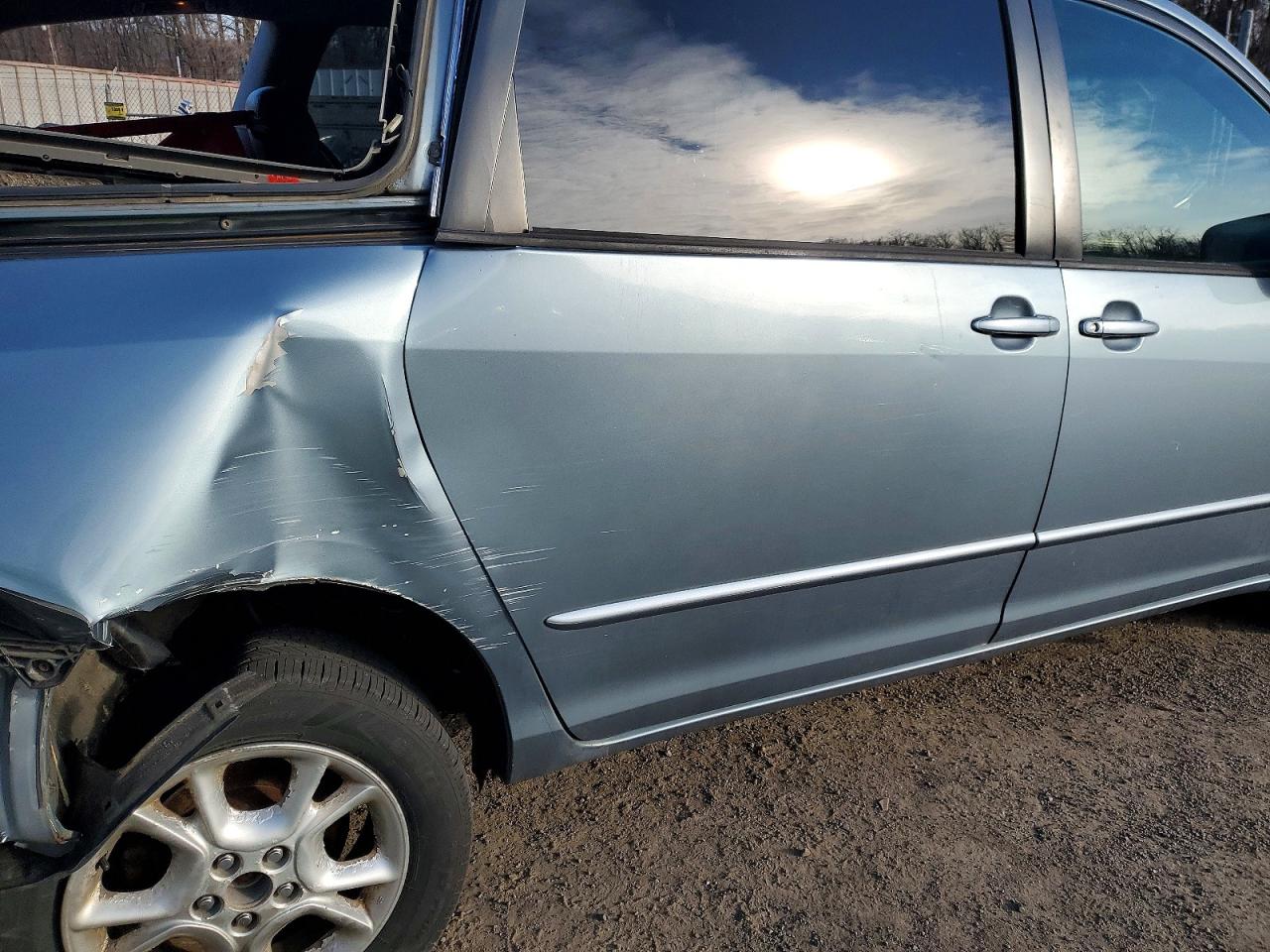 2004 TOYOTA SIENNA XLE photo 31