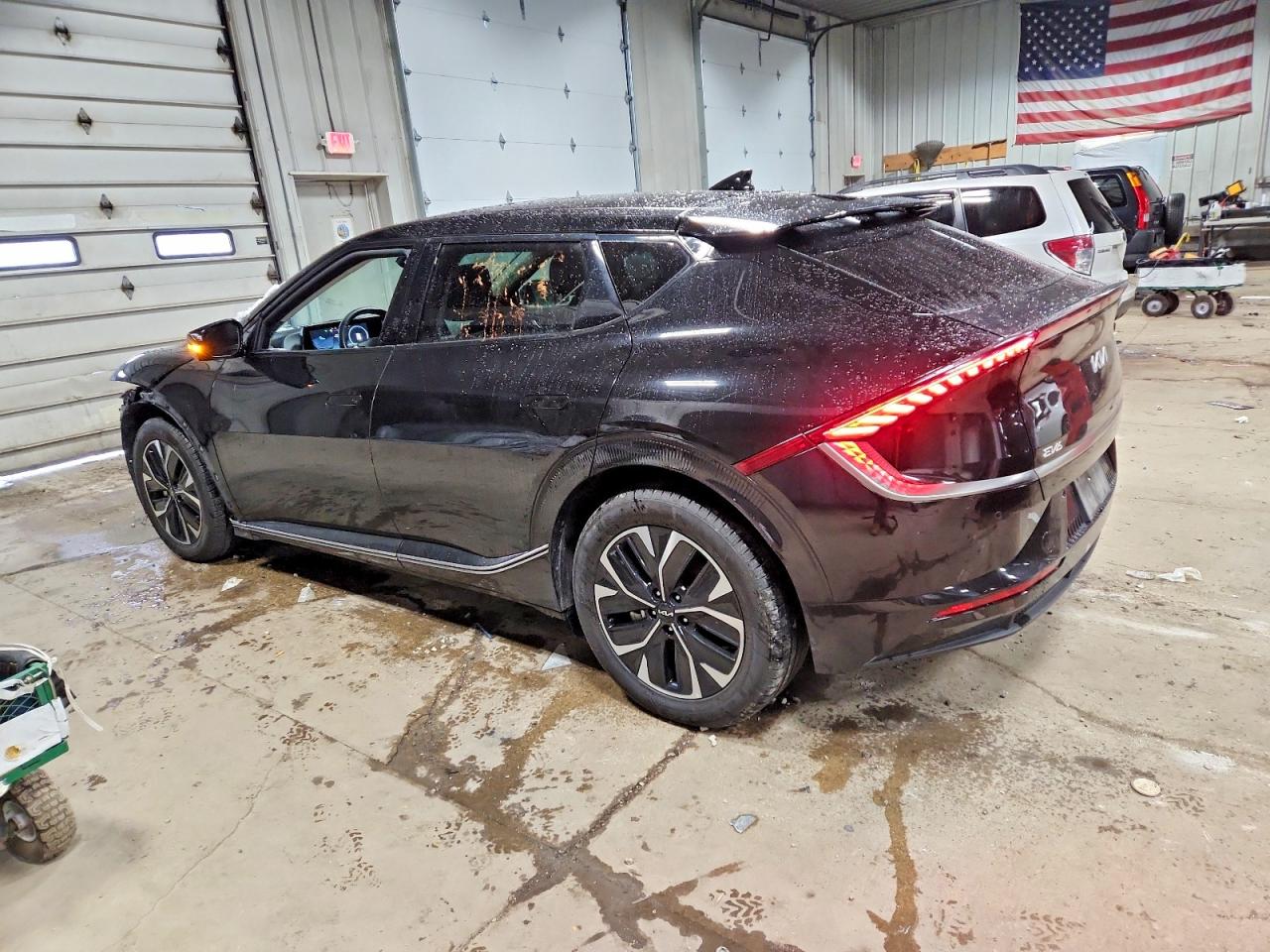2024 KIA EV6 LIGHT photo 2