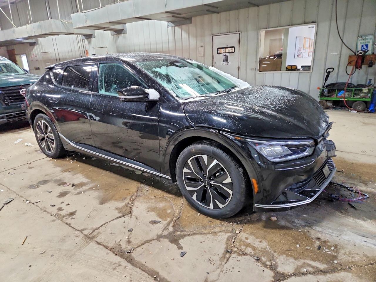 2024 KIA EV6 LIGHT photo 4