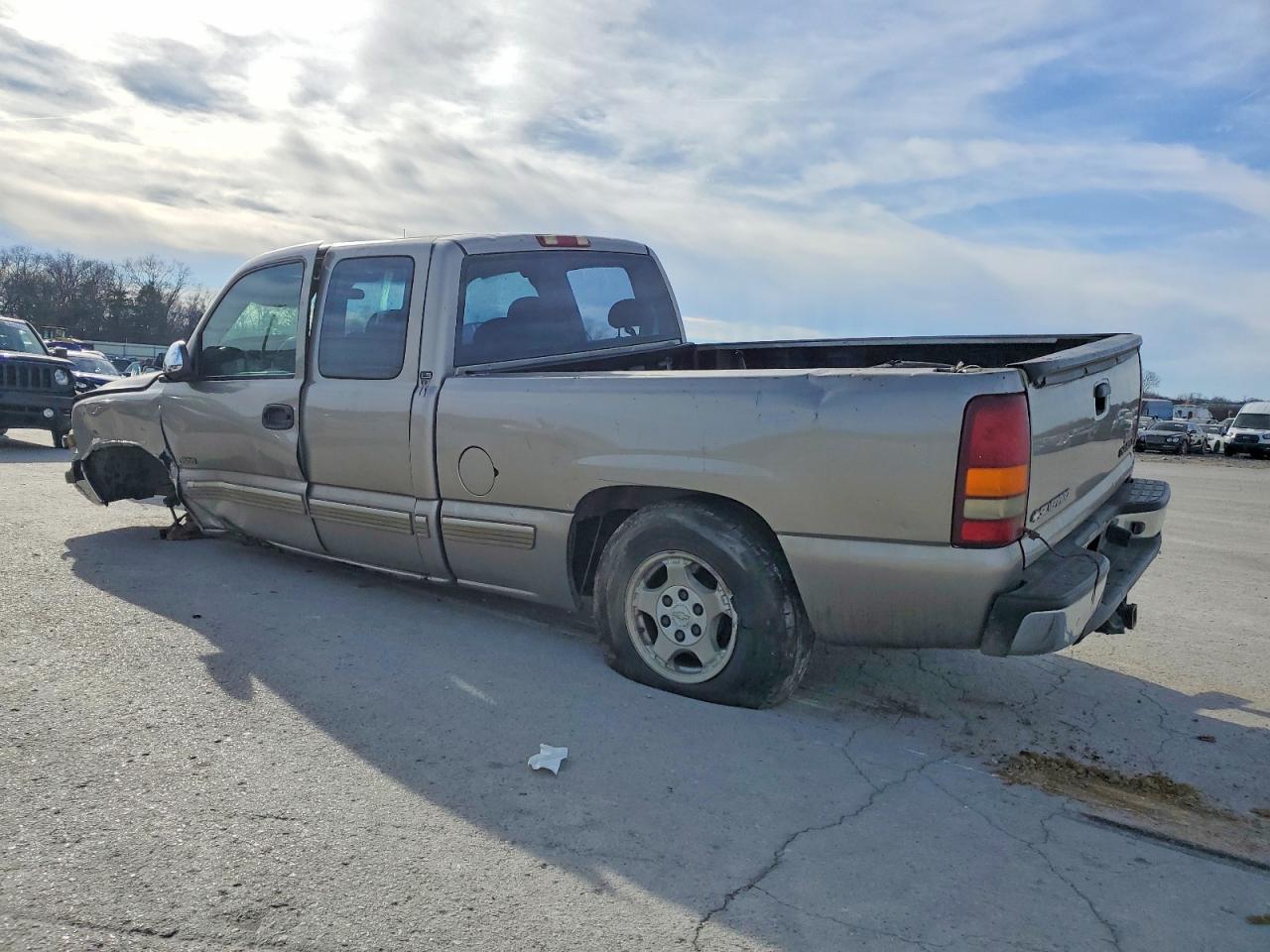 2002 CHEVROLET SILVERADO C1500 photo 2