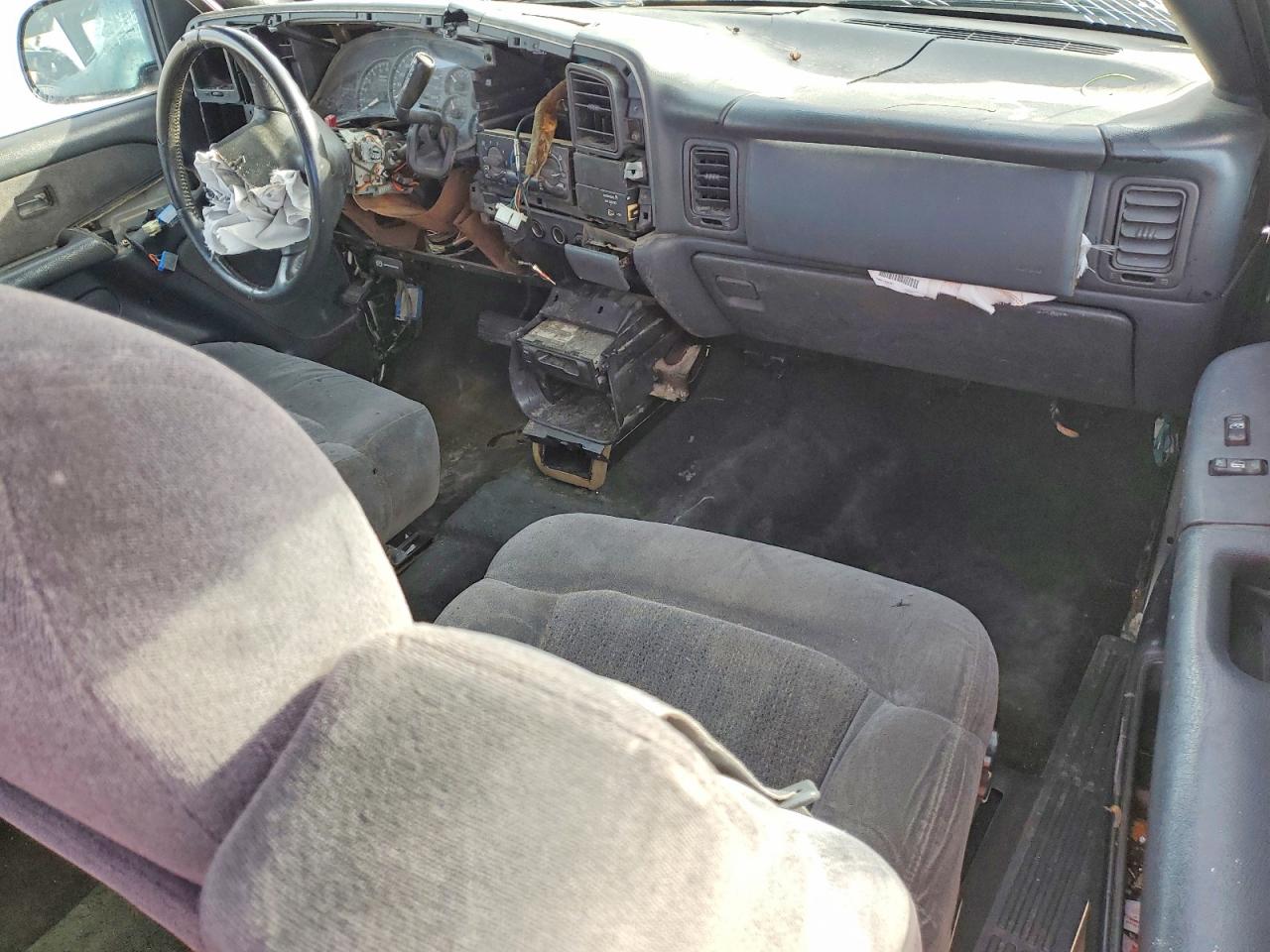 2002 CHEVROLET SILVERADO C1500 photo 8